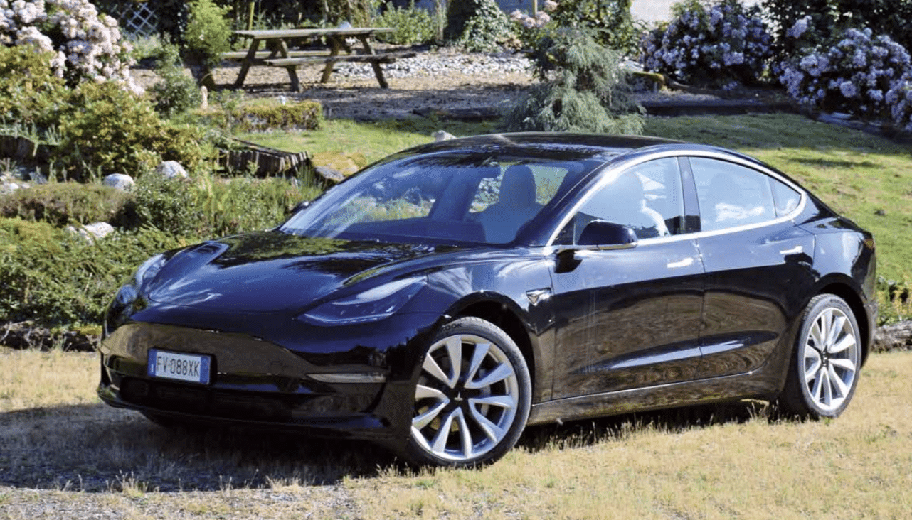 Tesla Model 3 (1)