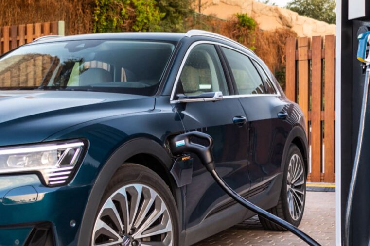 câble de recharge pour une hybride