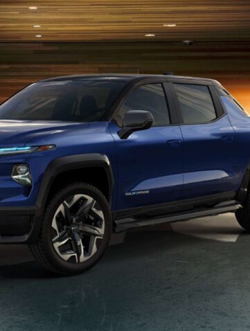 pick uo Chevrolet Silverado EV