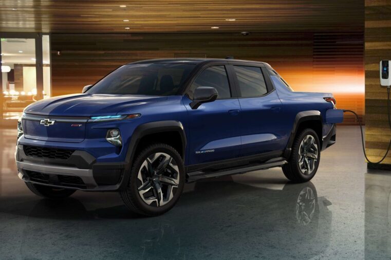 pick uo Chevrolet Silverado EV