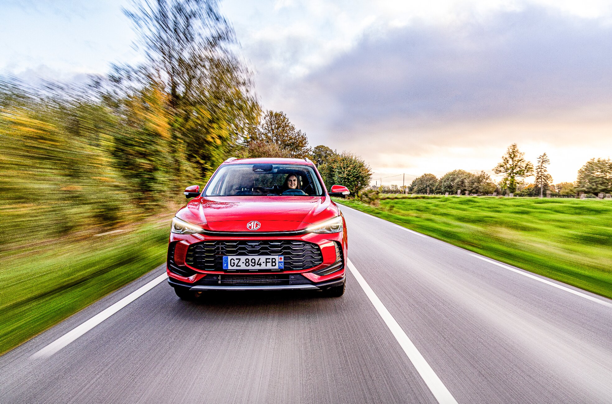 MG ZS sur route