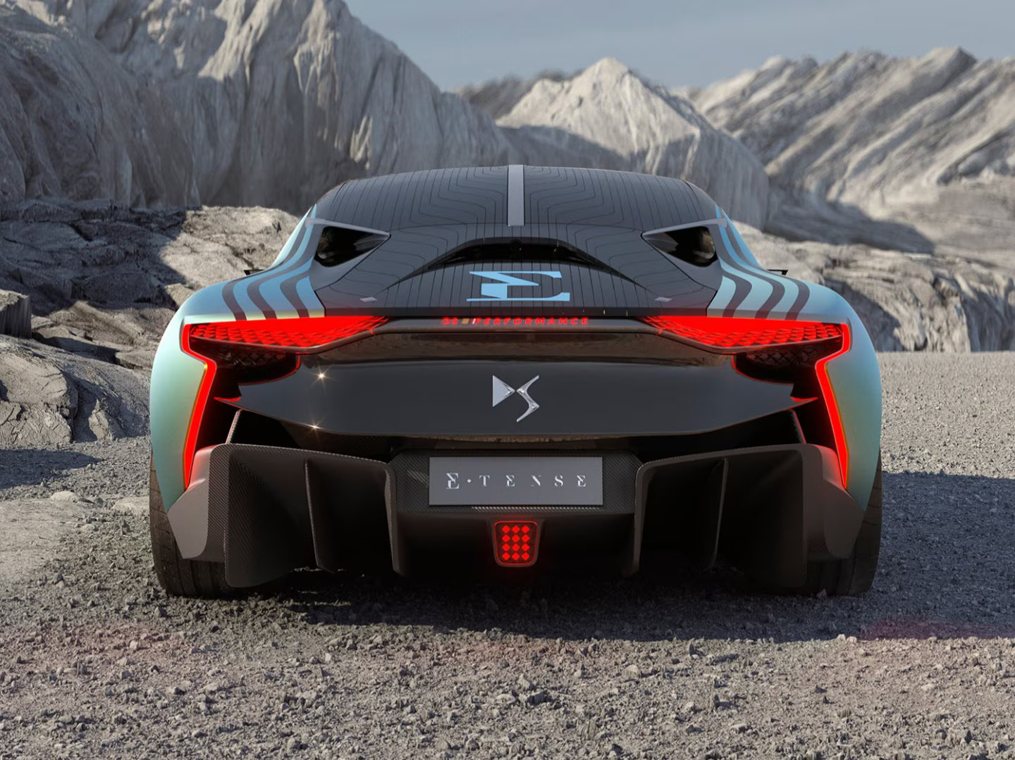 DS E-Tense Performance concept car face arrière feux LED rouge diffuseur carbone