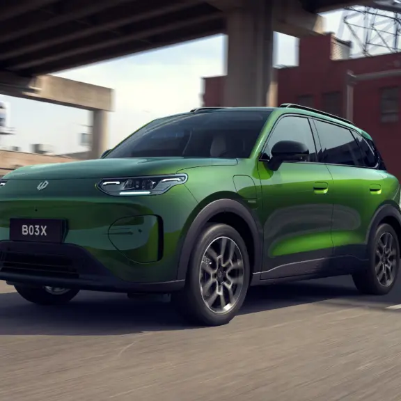 LEAPMOTOR B03X vue de coté