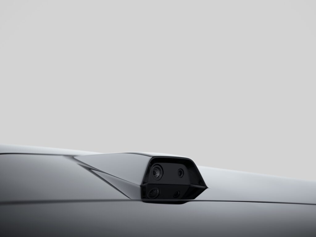 Caméra arrière du Polestar 4 remplaçant la lunette arrière classique