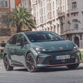 Cupra Born 2026 vue de trois quarts avant, version VZ