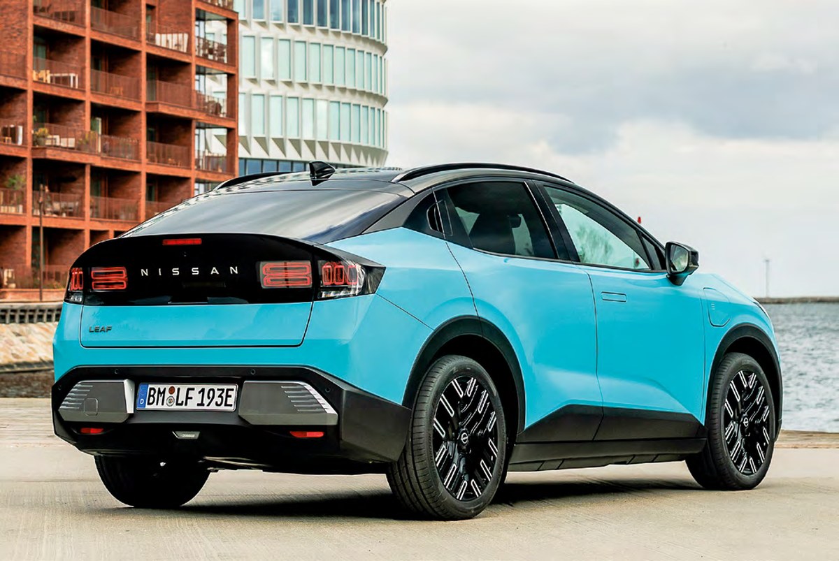 Trois quarts arrière de la Nissan Leaf