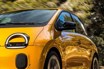 La Renault Twingo E-Tech de trois quarts avant