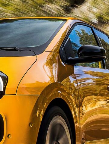 La Renault Twingo E-Tech de trois quarts avant