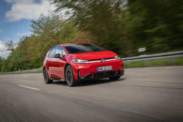 Volkswagen ID.3 GTI 2026 vue trois-quarts avant, teinte Tornado Red
