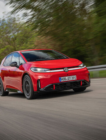 Volkswagen ID.3 GTI 2026 vue trois-quarts avant, teinte Tornado Red