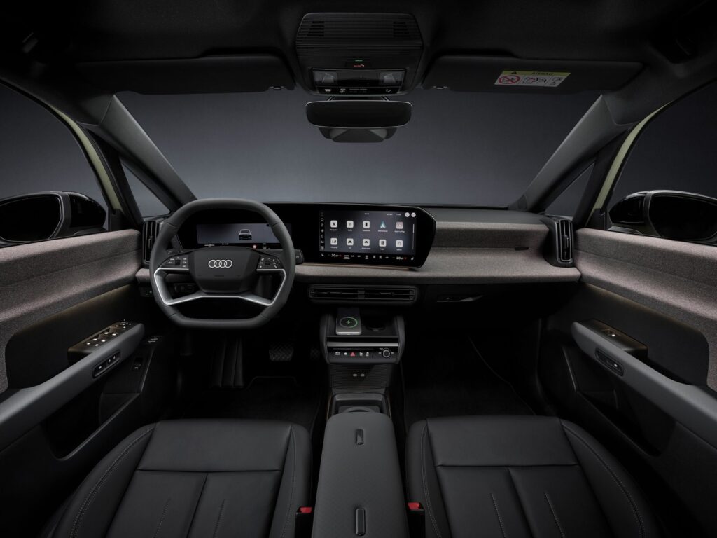 Poste de conduite de l’Audi A2 e-tron avec écran panoramique MMI