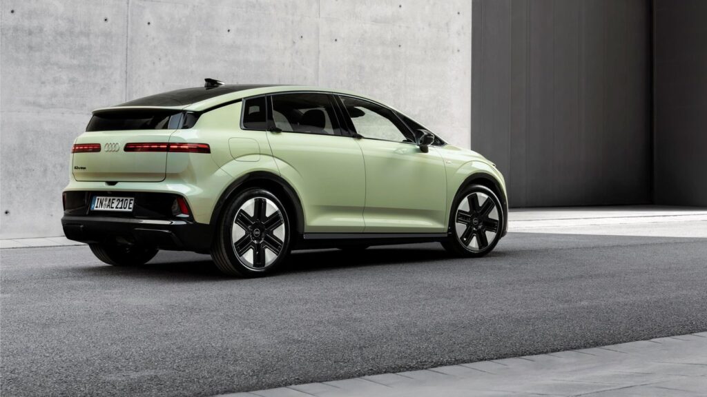 Audi A2 e-tron 2026 vue trois quarts arrière