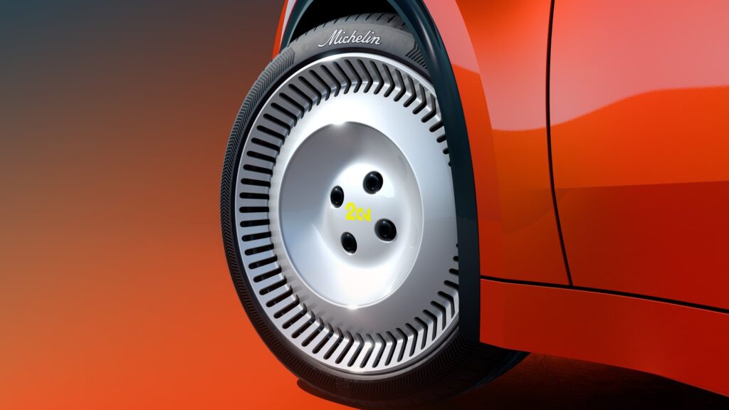 Jante tôle 18 pouces et pneu Michelin à chevrons de la Citroën 2 CV Concept