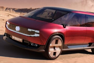 Renault E-Space Concept, monospace électrique rouge sombre vu de trois quarts avant, dans un décor désertique (image de communication Renault)