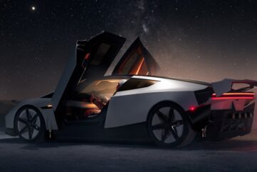 Nouveau Tesla Roadster blanc de nuit dans un décor désertique, portes ouvertes en élytre, vu de profil arrière (image officielle Tesla)